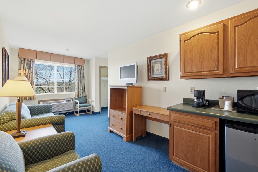 More Photos Of 3169 E Van Buren, Eureka Springs Hotel For Sale