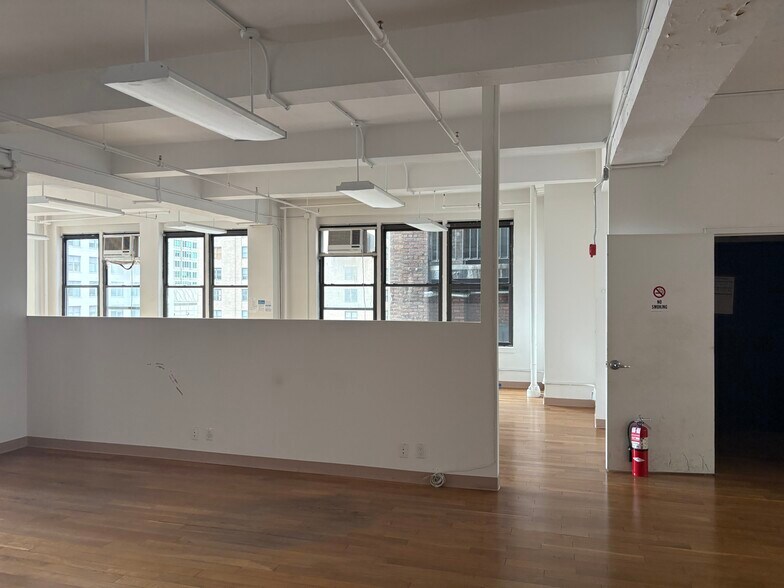 More Photos Of 260 W 35th St, New York Office Residential For Lease