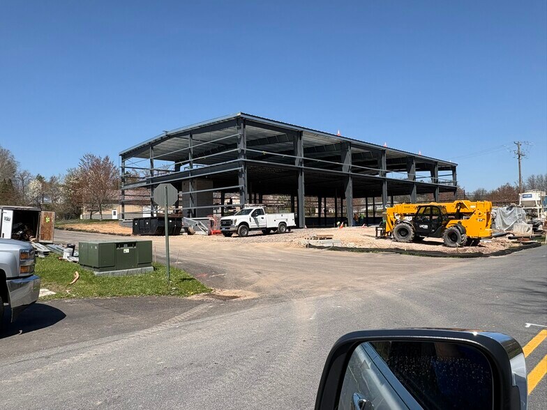 More Photos Of 17 Industrial dr, New Britain Manufacturing For Lease