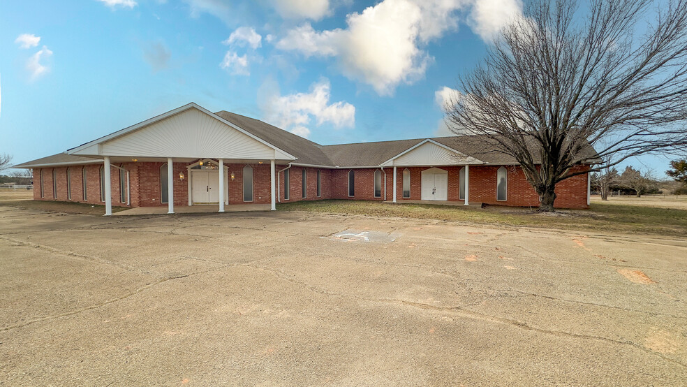 Primary Photo Of 907 N Oklahoma St, Tryon Religious Facility For Sale