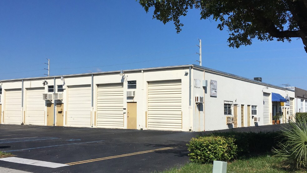 More Photos Of 18792-18798 SW 108th Ave, Miami Warehouse For Lease