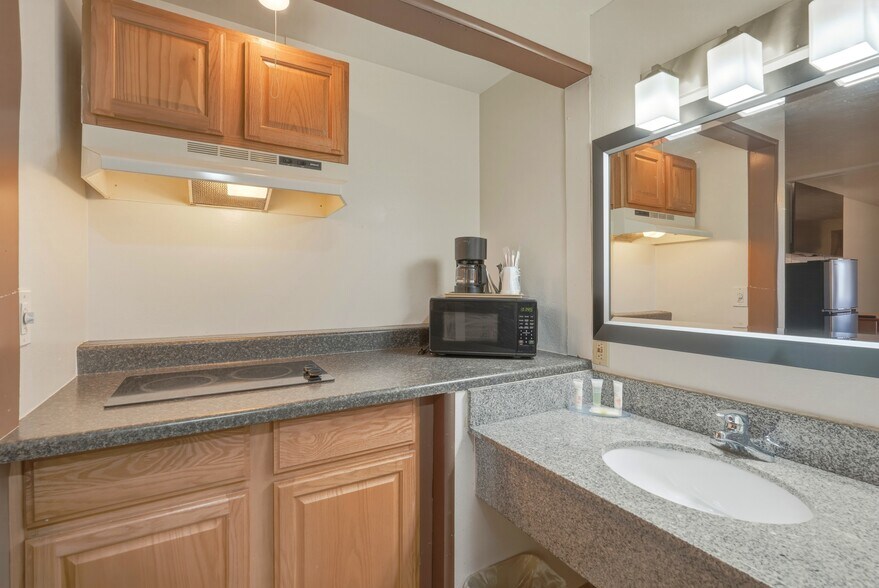 More Photos Of 311 E Main St, Vernal Hotel For Sale