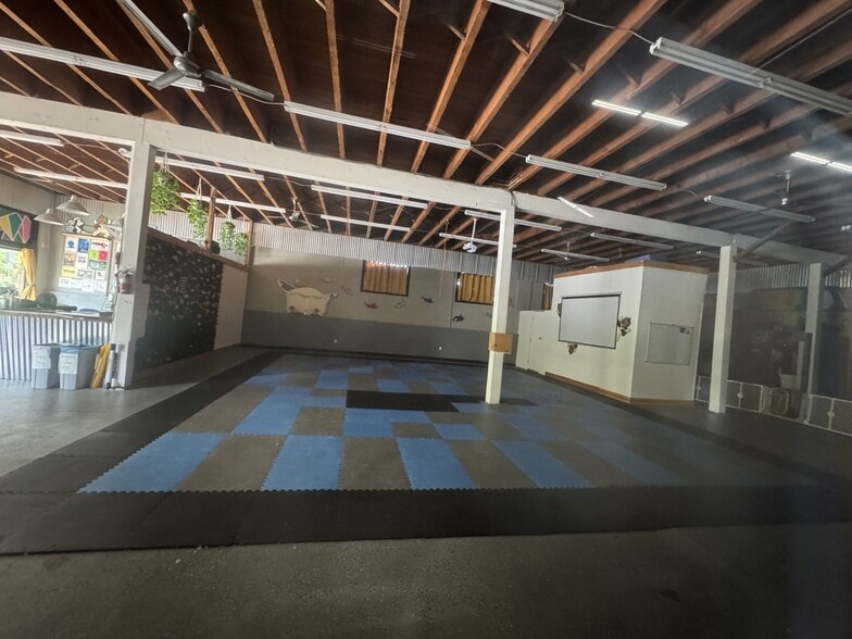 More Photos Of 1625 Washington St, Oregon City Flex For Sale