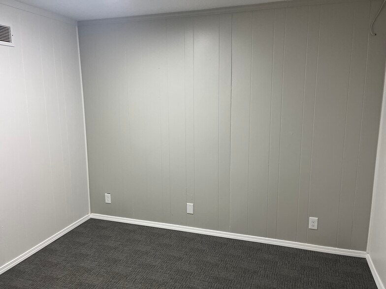 More Photos Of 1112 Ulrich Ave, Louisville Office For Lease