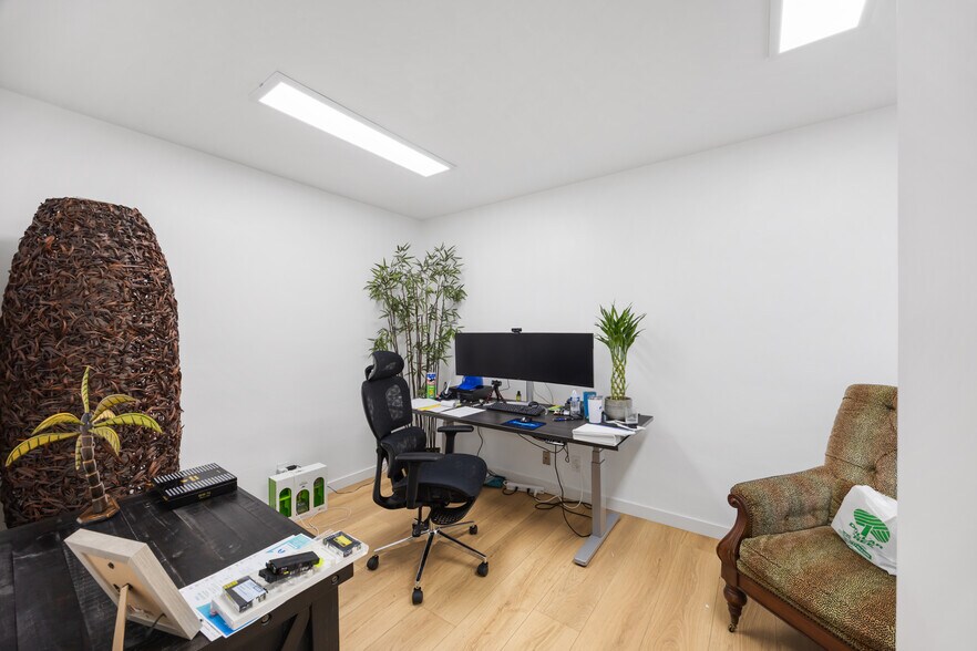 More Photos Of 14128 Paramount Blvd, Paramount Warehouse For Sale