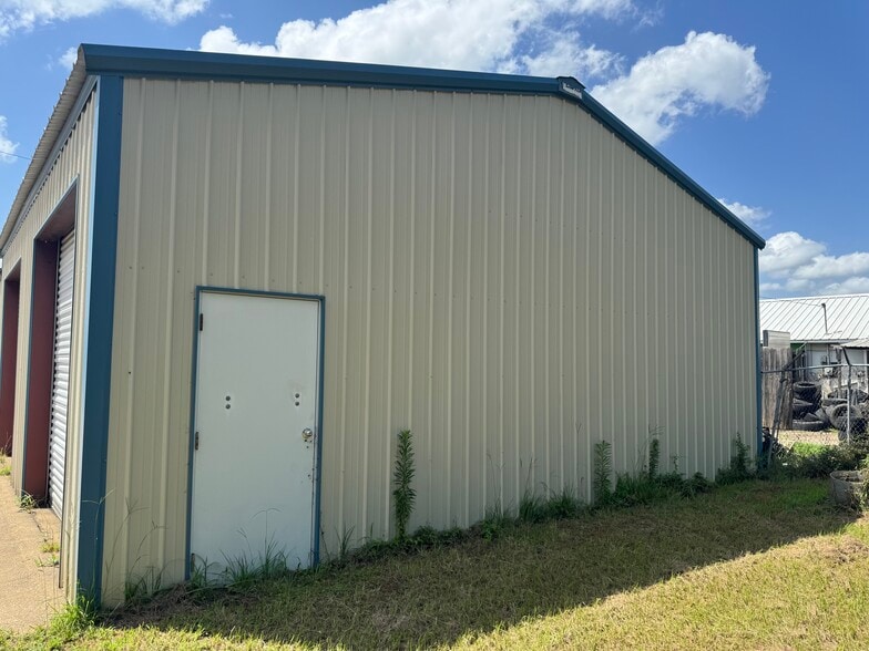 More Photos Of 15083 Highway 155 S, Tyler Warehouse For Sale