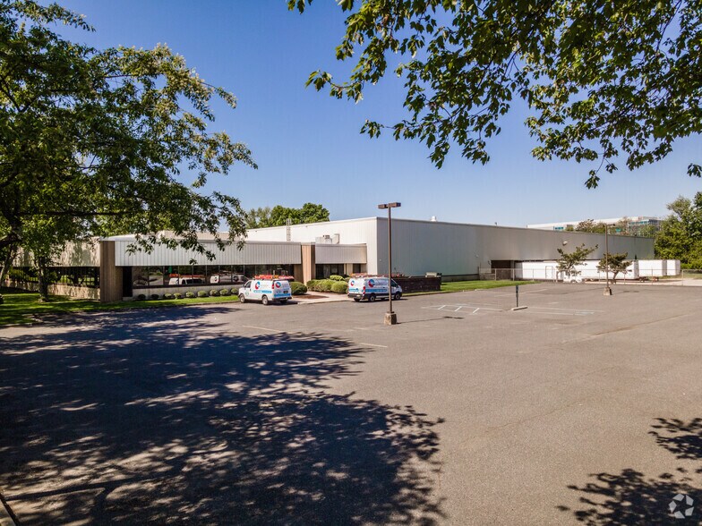 More Photos Of 820 East Gate Dr, Mount Laurel Warehouse For Sale
