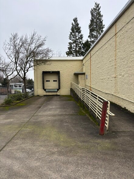 More Photos Of 10174-10176 SE 82nd Ave, Portland General Retail For Lease