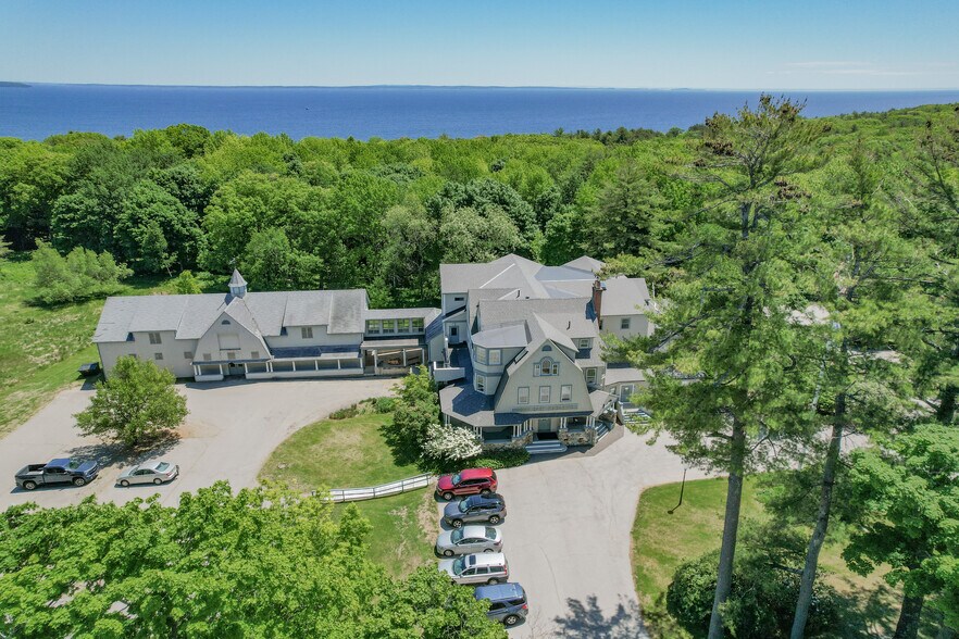 More Photos Of 680 Commercial St, Rockport Flex For Sale