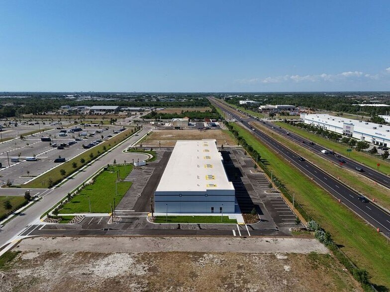 More Photos Of 7707 24th Ct E, Sarasota Industrial For Lease