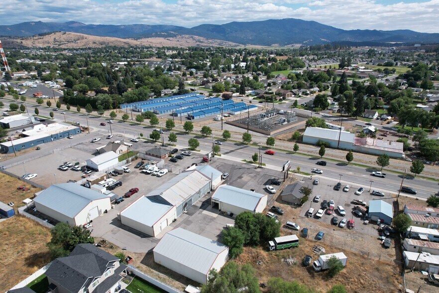 More Photos Of 17809 E Appleway Ave, Spokane Valley Showroom For Lease