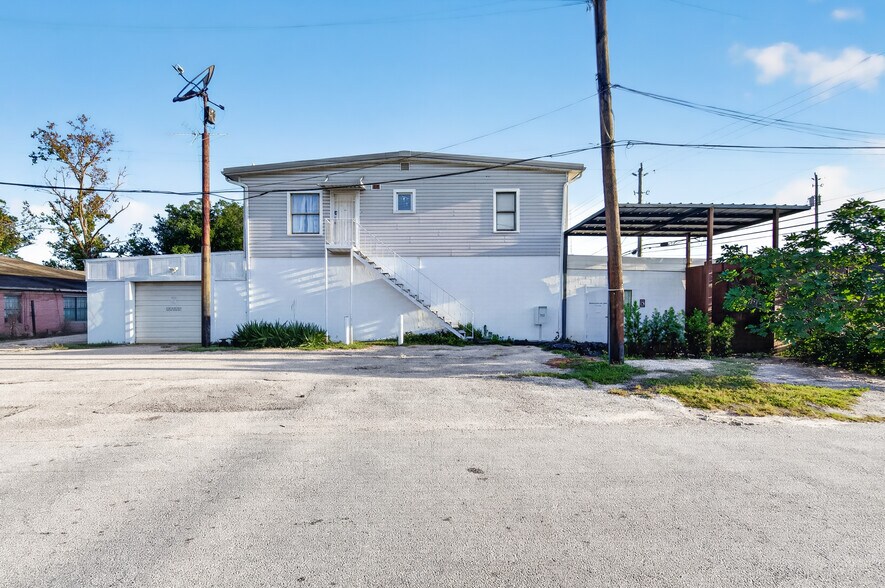 More Photos Of 702 Marcella St, Houston General Retail For Sale