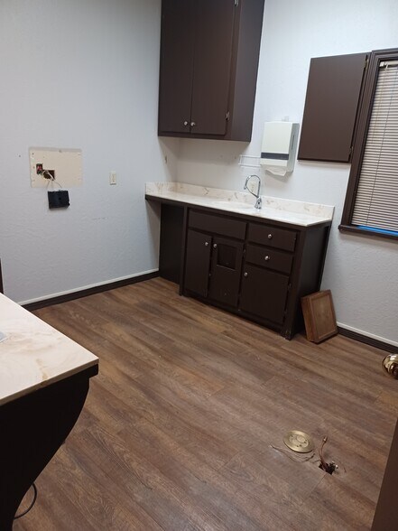 More Photos Of 4417 W Gore Blvd, Lawton Medical For Sale