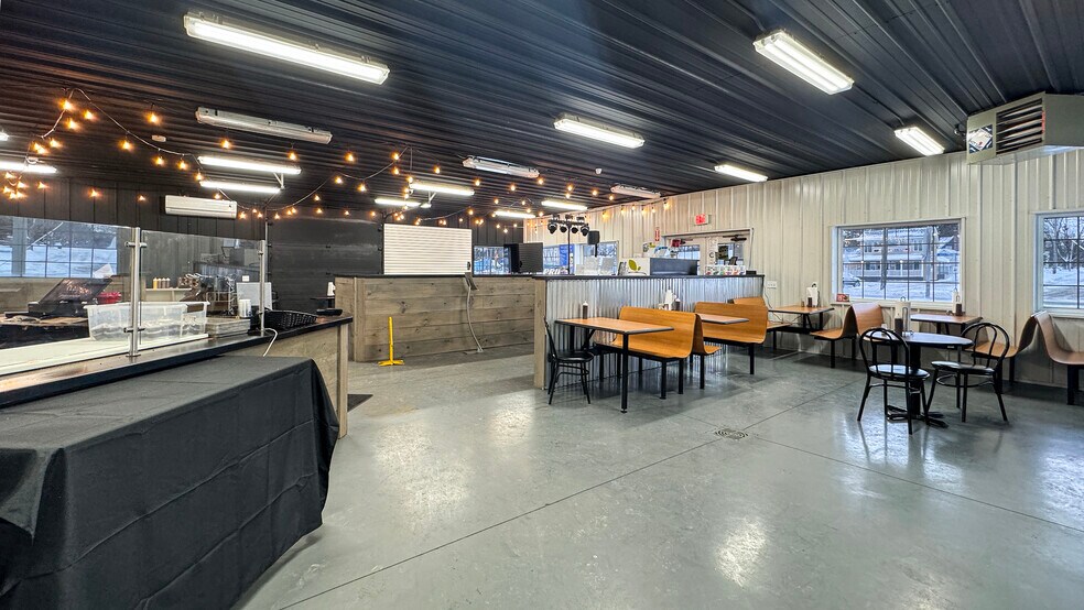 More Photos Of 916 S Mitchell St, Cadillac Restaurant For Sale