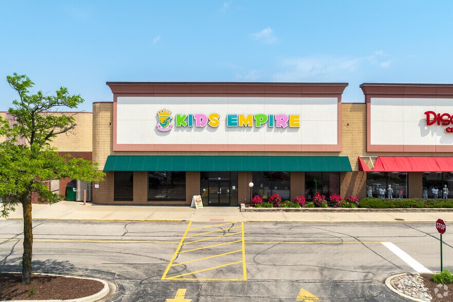 More Photos Of 202-300 W North Ave, Villa Park Unknown For Lease