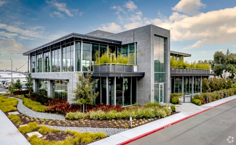 More Photos Of 1075 Terra Bella Ave, Mountain View Loft Creative Space For Lease