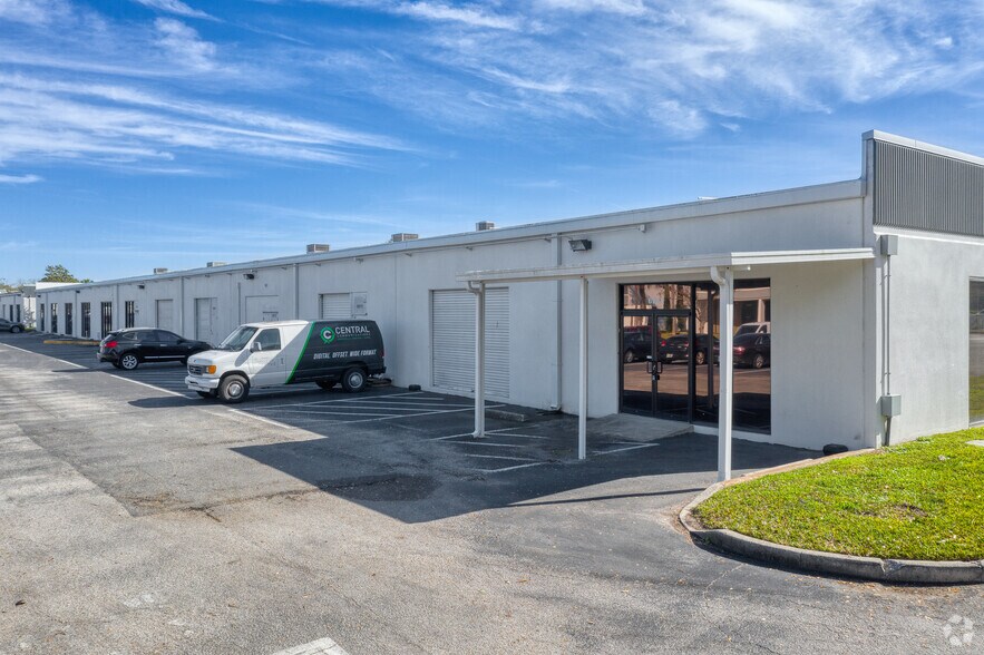 More Photos Of 6903-6947 University Blvd, Winter Park Unknown For Lease