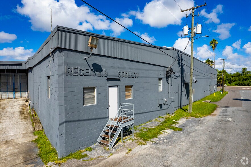 More Photos Of 2717-2729 E Adamo Dr, Tampa Warehouse For Lease