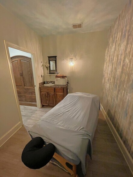 More Photos Of 3930 Naaman School Rd, Garland Medical For Sale