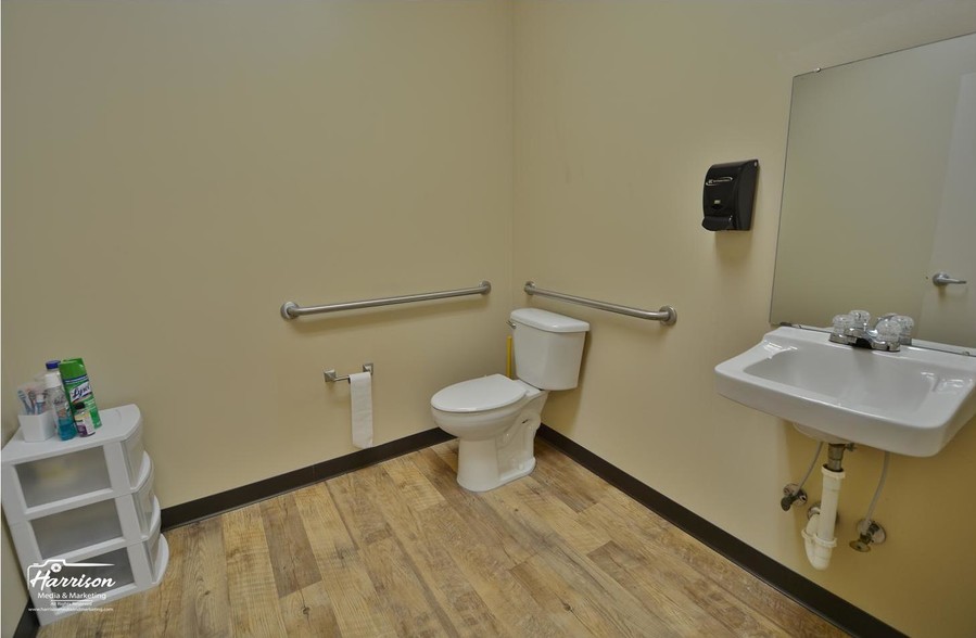 More Photos Of 4820 Commercial Dr, Huntsville Warehouse For Sale