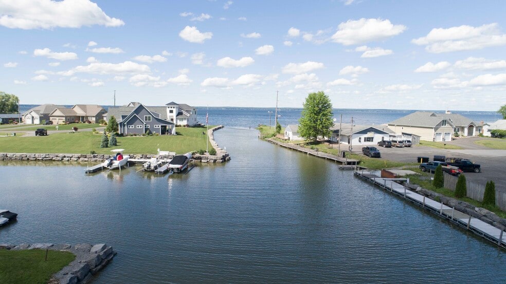 More Photos Of 303 Barrett Ln, Bridgeport Bar For Sale