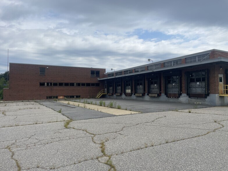 More Photos Of 7 Manson Libby Rd, Scarborough Truck Terminal For Lease