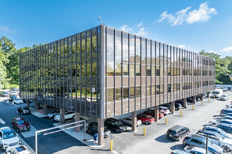 More Photos Of 3003 New Hyde Park Rd, Lake Success Office For Lease