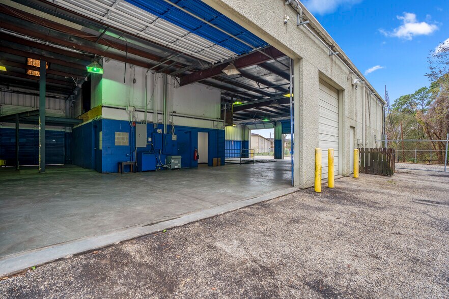 More Photos Of 80 Sorters McClellan rd, Kingwood Warehouse For Sale
