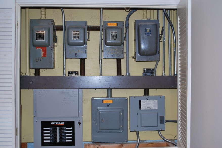 More Photos Of 21400 Lorain Rd, Fairview Park Office For Sale