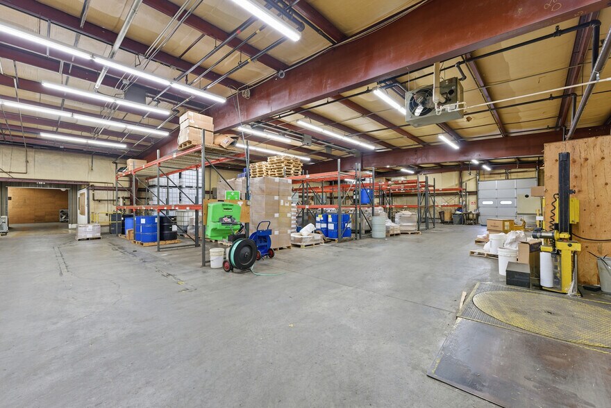 More Photos Of 198-202 Benton Dr, East Longmeadow Warehouse For Lease