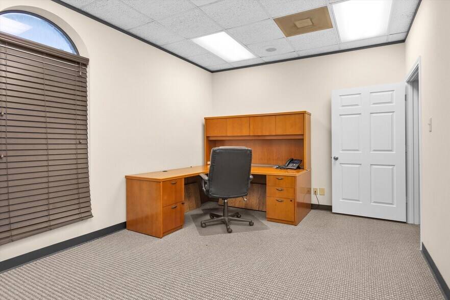 More Photos Of 22516 Aldine Westfield Rd, Spring Medical For Sale