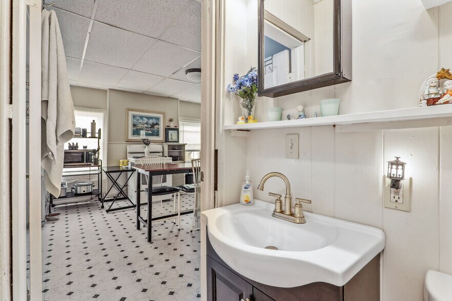 More Photos Of 462-470 2nd Ave, Troy Storefront Retail Residential For Sale