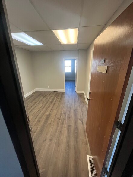 More Photos Of 6917 W 76th St, Overland Park Office For Lease