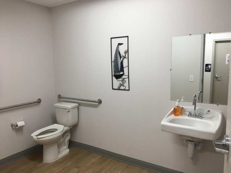 More Photos Of 15 Industrial Blvd, Paoli Medical For Lease