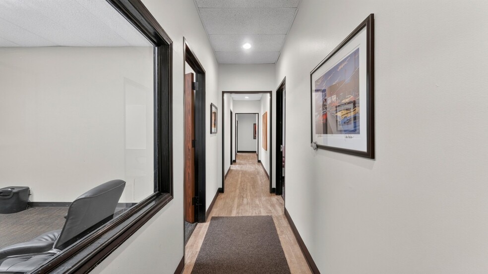 More Photos Of 16522-16536 Park Row, Houston Light Distribution For Sale