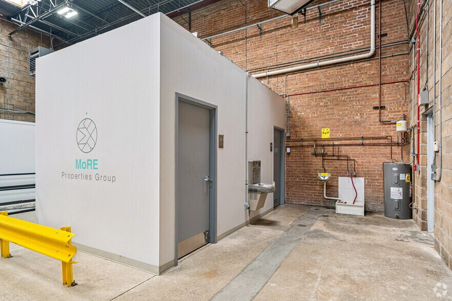More Photos Of 1657 N Kostner Ave, Chicago Warehouse For Lease