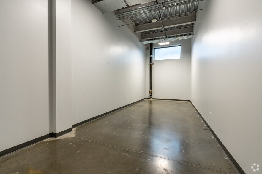 More Photos Of 4229 North FM 620, Austin Flex For Lease