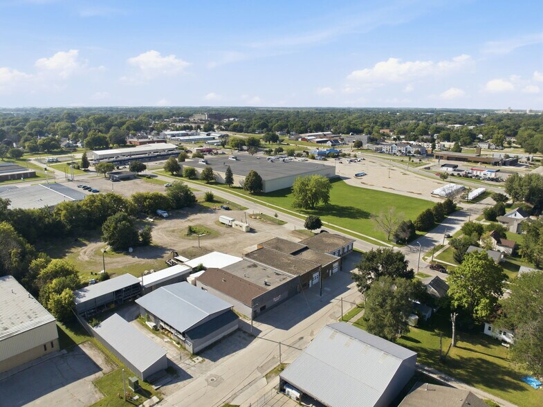 More Photos Of 708-712 S Jefferson Ave, Mason City Warehouse For Sale