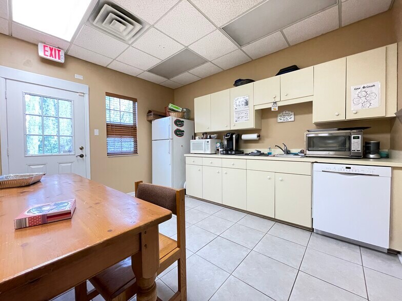 More Photos Of 5800 NW 39th Ave, Gainesville Office For Sale