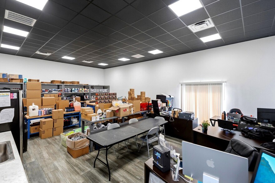 More Photos Of 12445 Collier Blvd, Naples Showroom For Sale