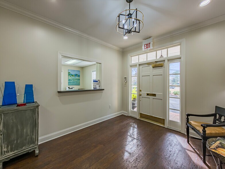 More Photos Of 1108 Gornto Rd, Valdosta Office For Sale