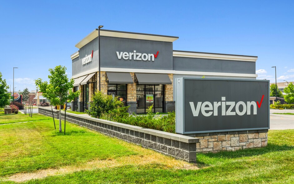 More Photos Of 4651 Bauer Farm Dr, Lawrence Storefront For Sale