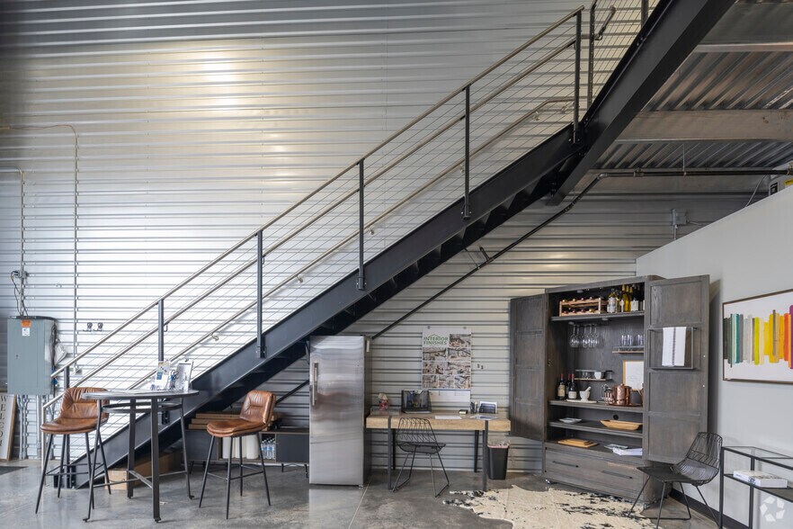 More Photos Of 1010 S Interstate 25, Castle Rock Showroom For Lease