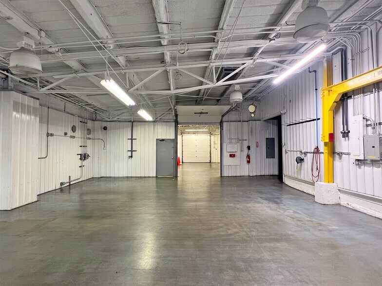 More Photos Of 2002 Evanston Ave, Erie Manufacturing For Lease