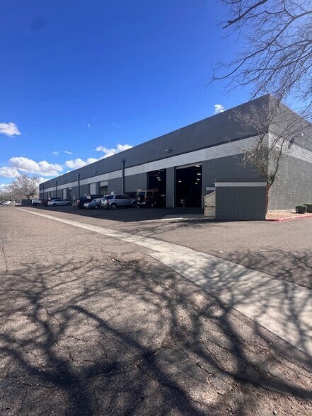 More Photos Of 1025 N McQueen Rd, Gilbert Warehouse For Lease
