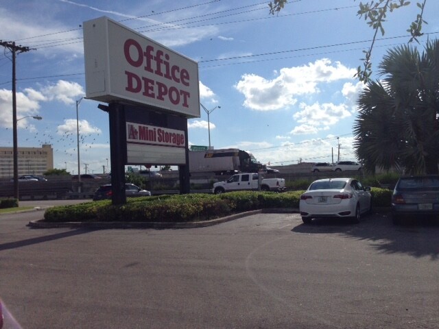 More Photos Of 5329 W 20th Ave, Hialeah Self Storage For Lease