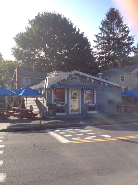 More Photos Of 222 Hillspoint Rd, Westport Restaurant For Lease