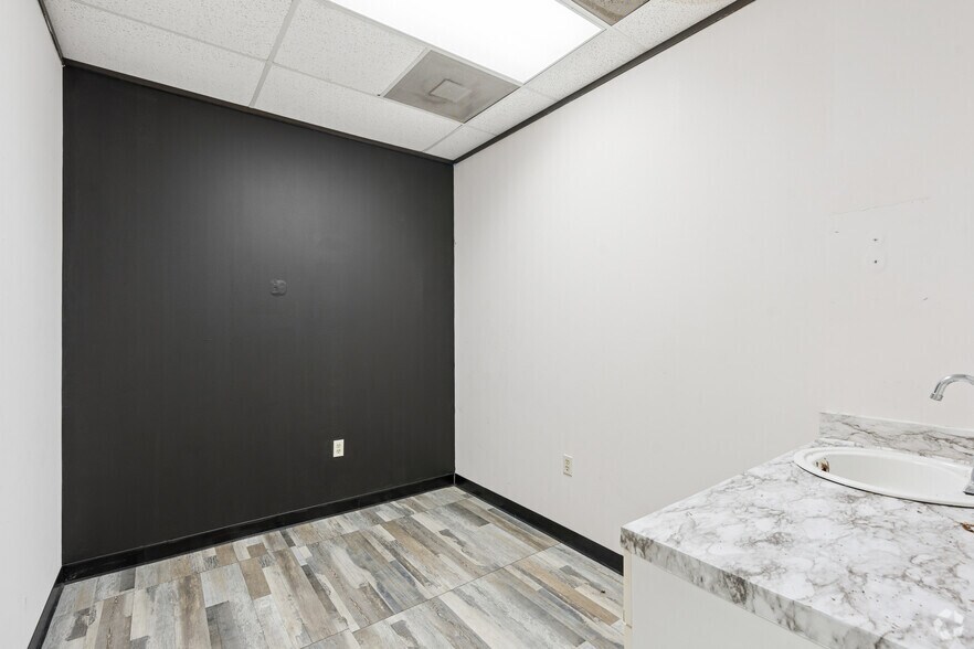 More Photos Of 8240 Antoine Dr, Houston Medical For Sale