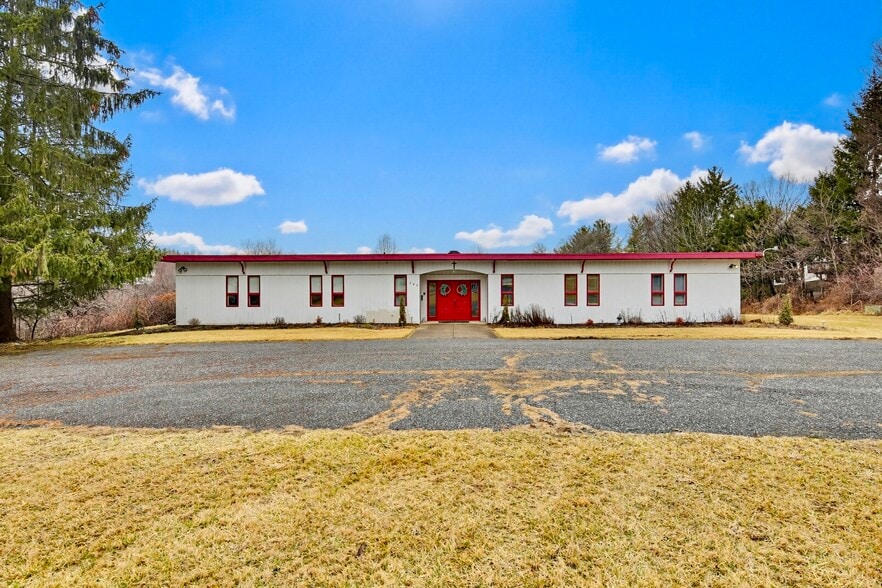 More Photos Of 346 Old New Windsor Pike, Westminster Flex For Sale