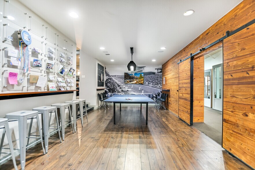 More Photos Of 3700 Thompson St, Austin Loft Creative Space For Lease